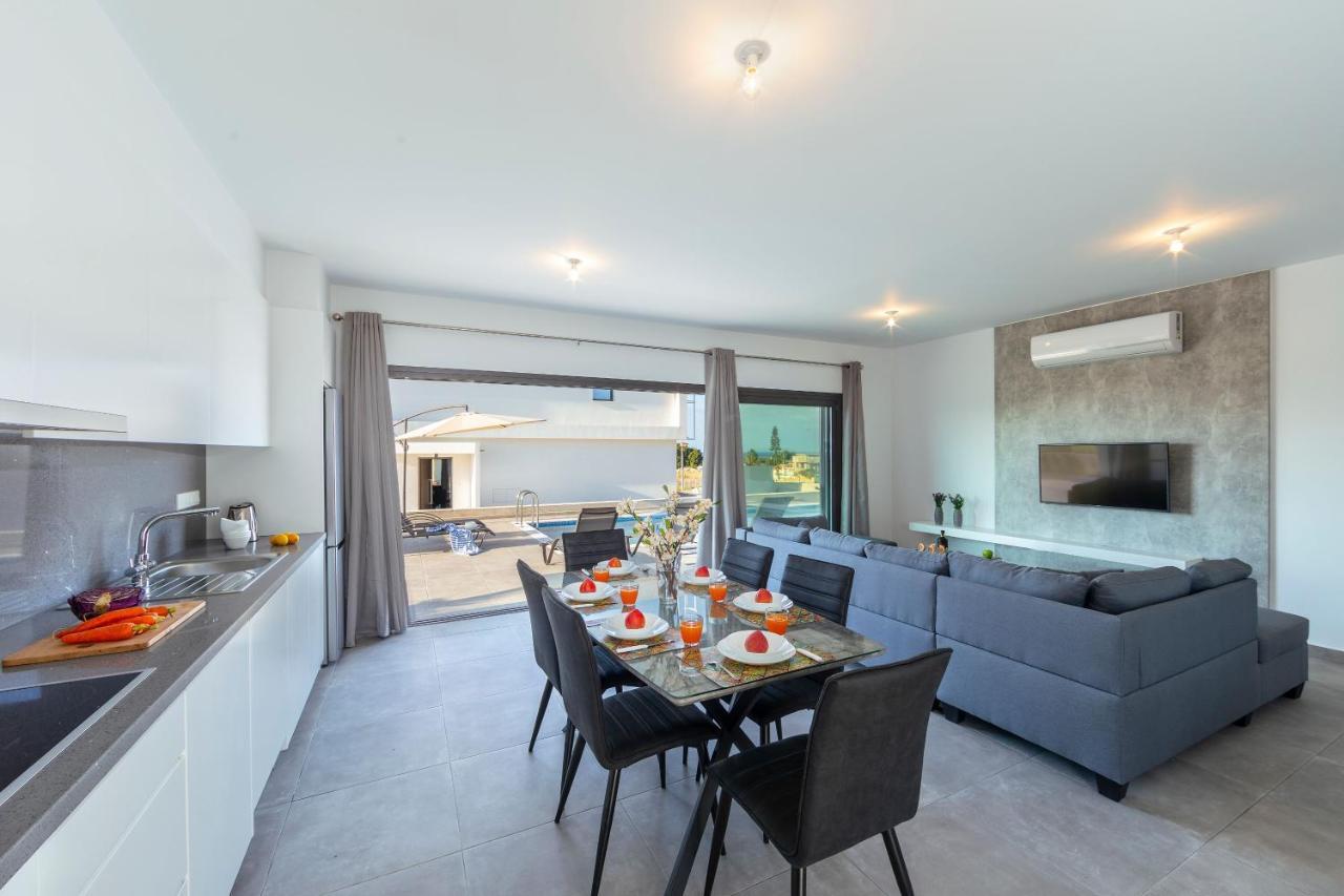 Villa Marlene, Walking Distance To Coral Beach! Péja Eksteriør bilde