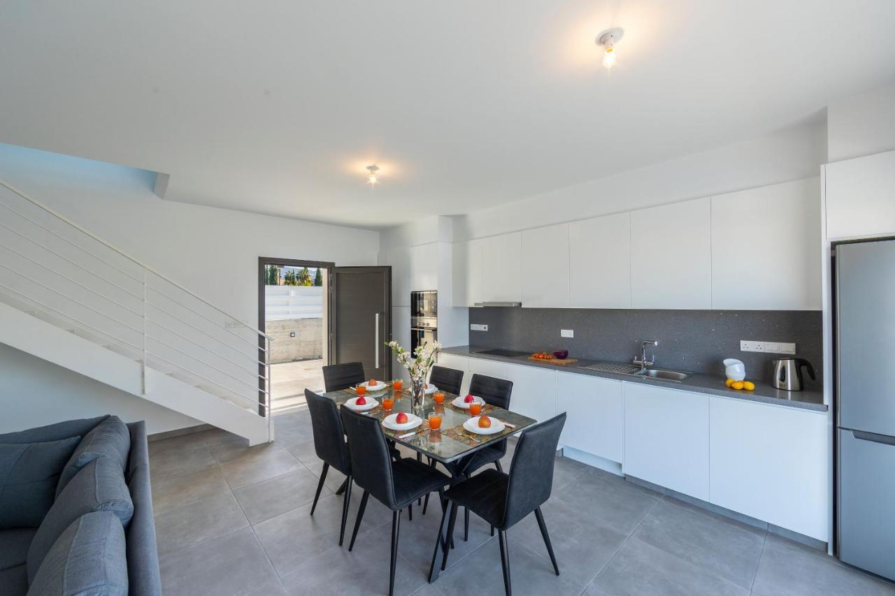 Villa Marlene, Walking Distance To Coral Beach! Péja Eksteriør bilde
