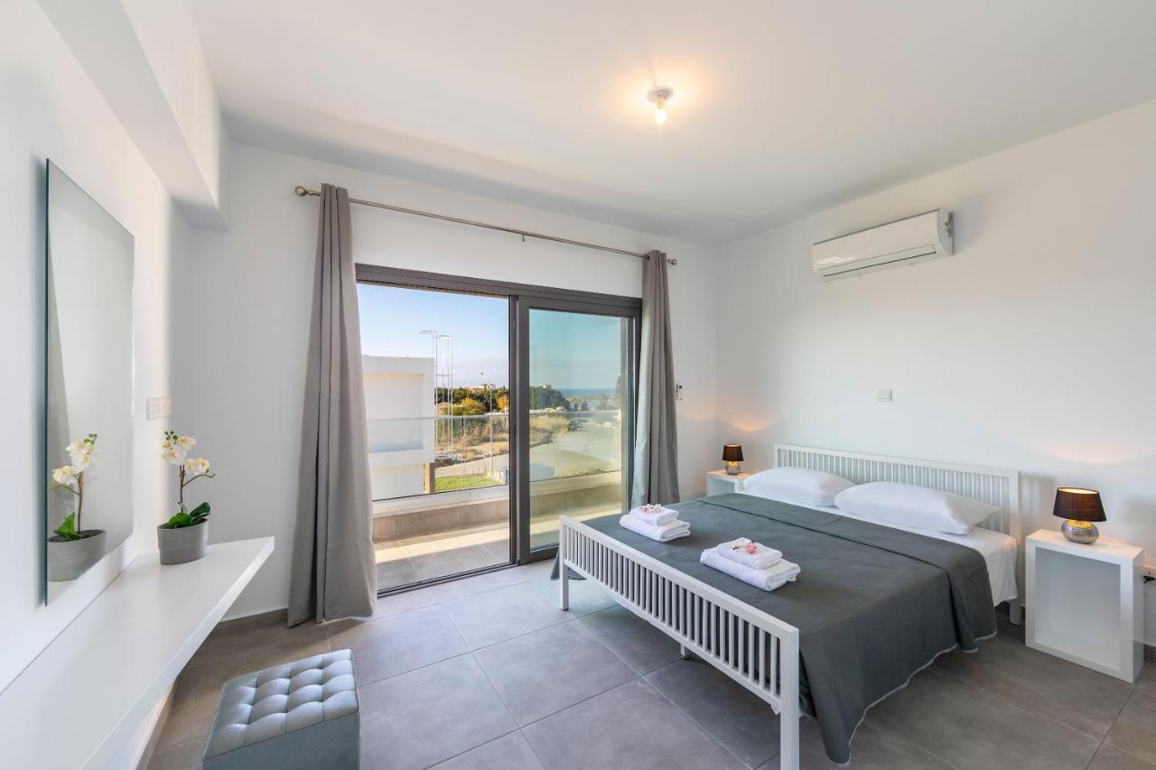 Villa Marlene, Walking Distance To Coral Beach! Péja Eksteriør bilde